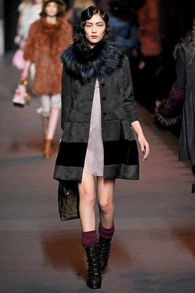 Look 16